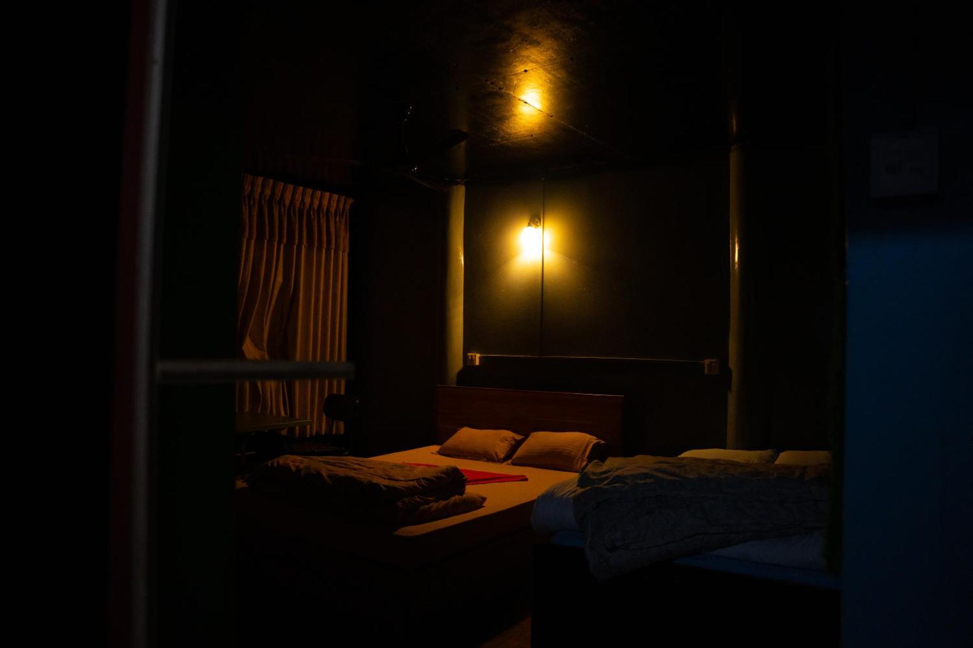 Universal Hotel & Lodge - ゴルカ エクステリア 写真